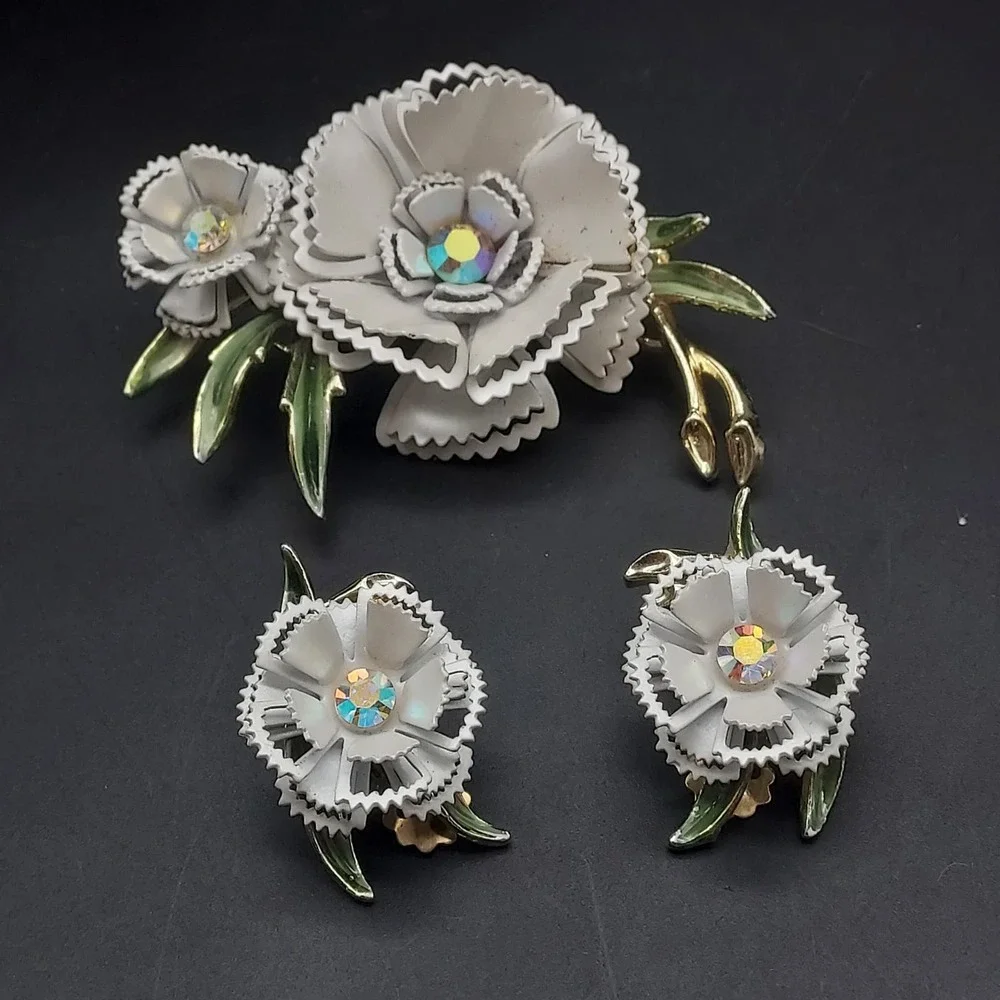 White Enamel Flower Brooch and‎ Clip on Earrings Set Rhinestone Vintage Costume